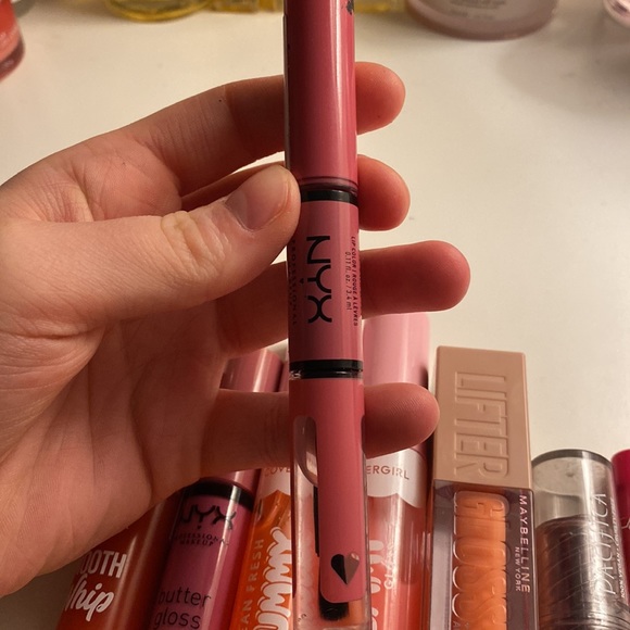 9 Drugstore lip products - Picture 3 of 9